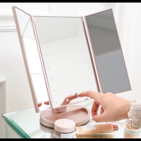 Monat LED Tri-Fold Mirror Magic - Picture 2 of 3